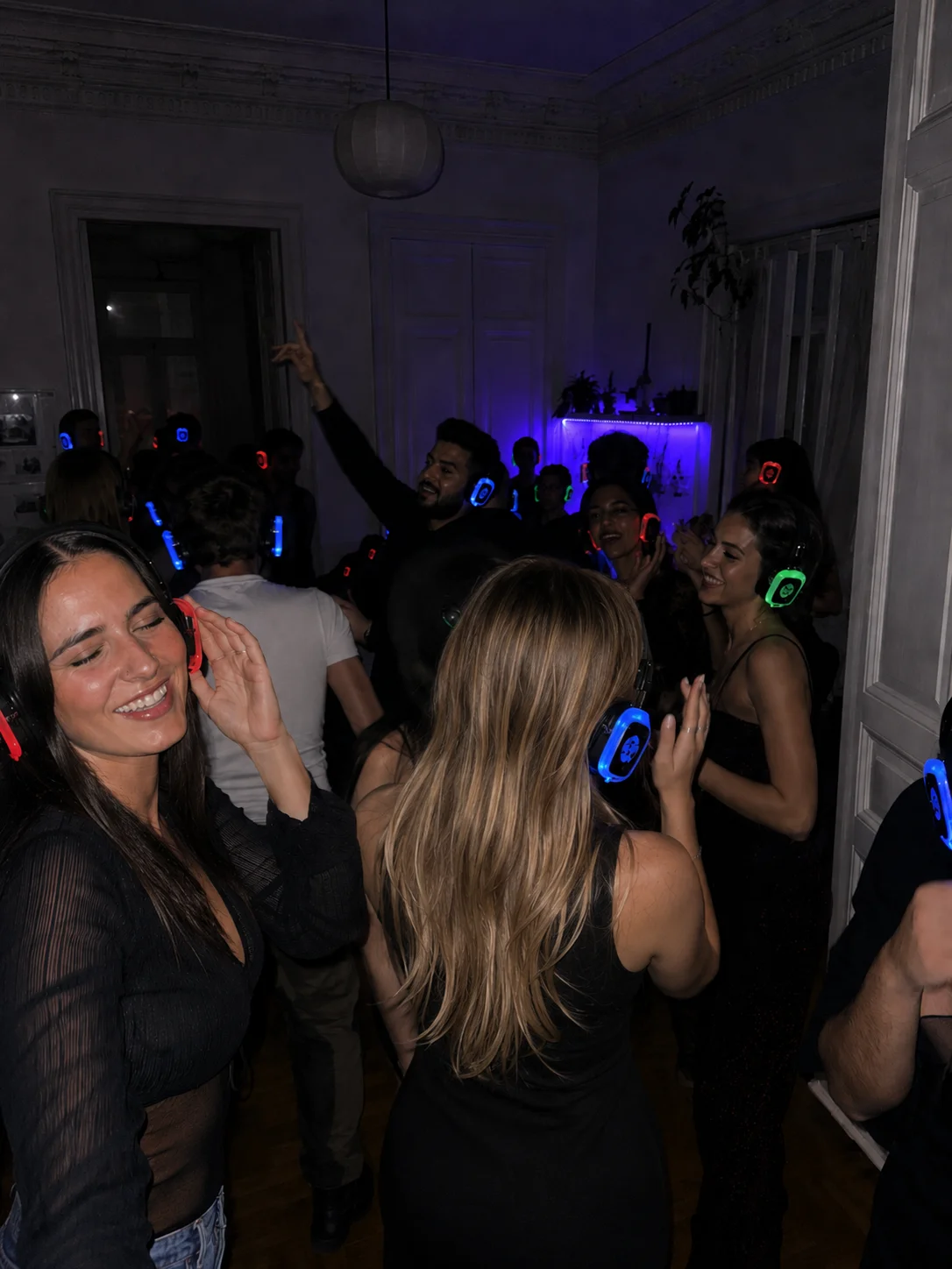 Silent disco házibuli Budapesten fejhallgatóval